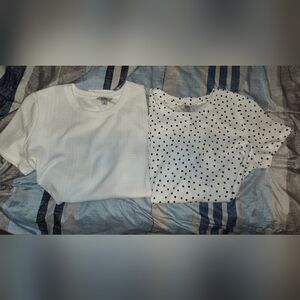 Croft & Barrow White and Black Polka Dot Short Sleeve Tees